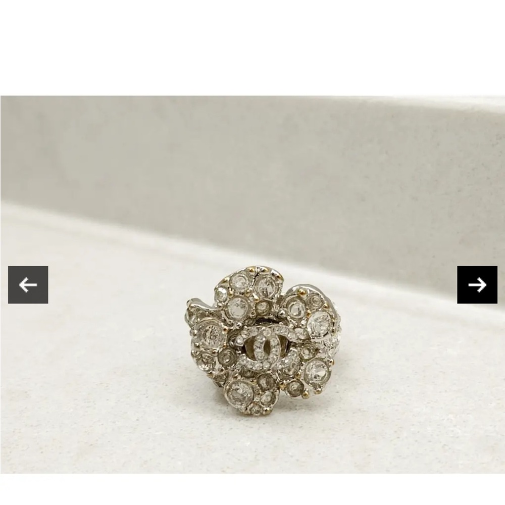 CHANEL Elegant Silver Floral Ring